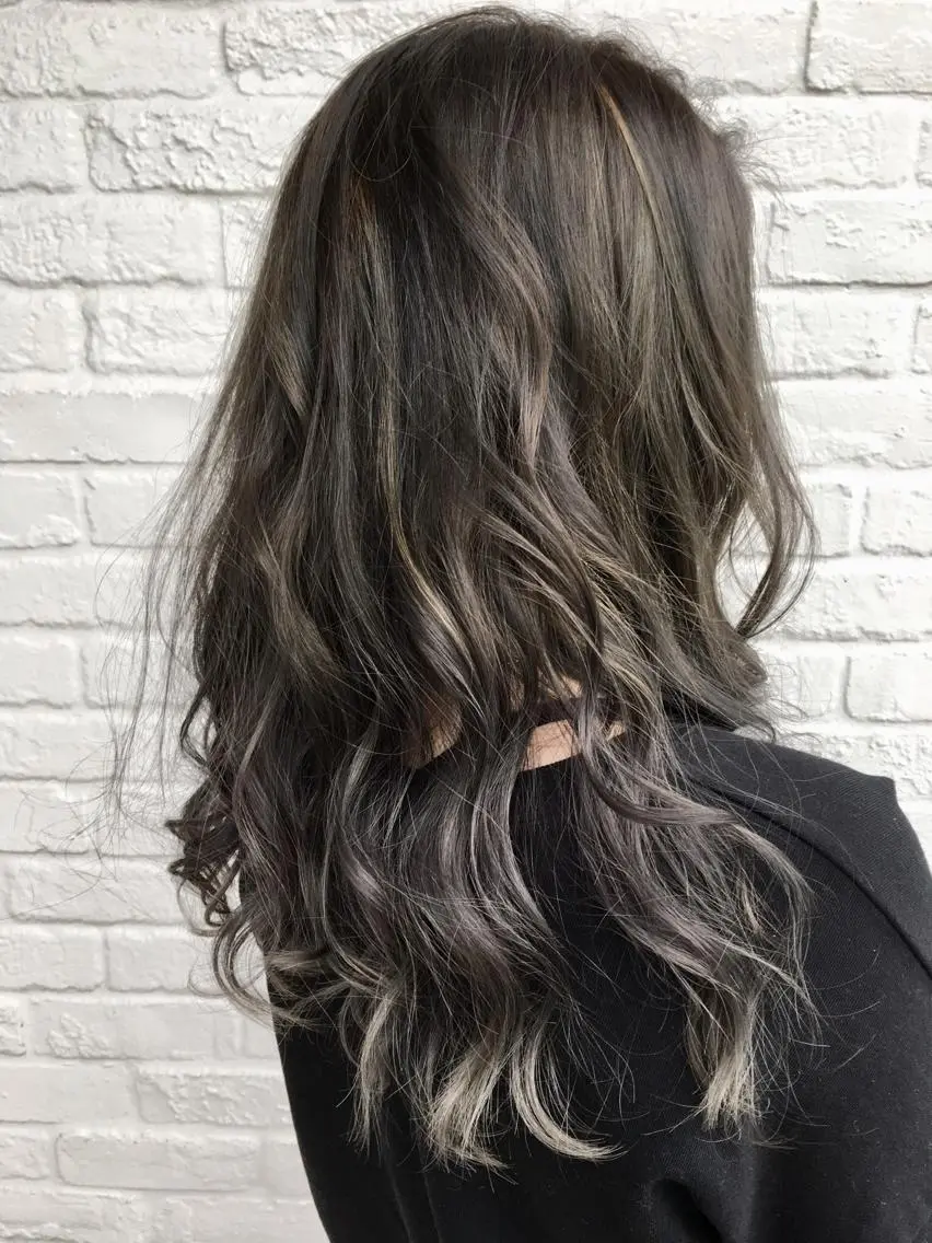 ロング カラー グレージュ 川合 勇気のヘアスタイル