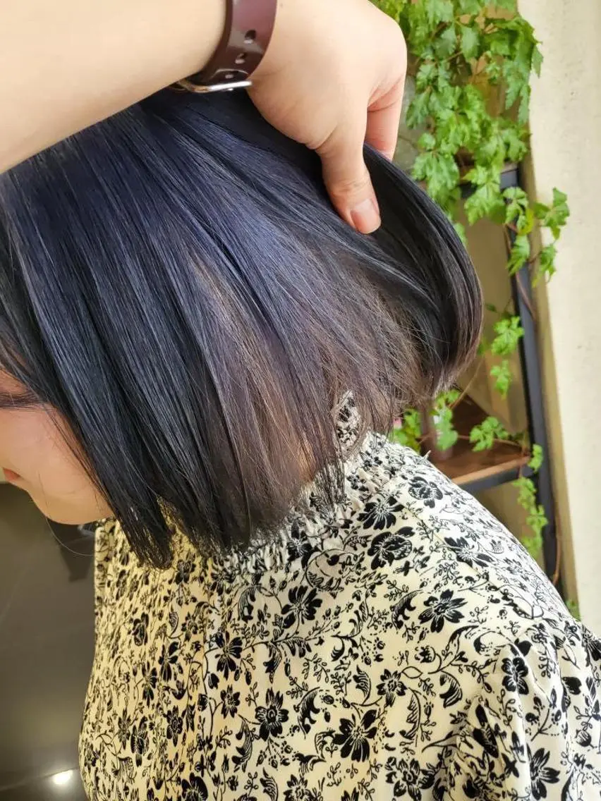 ショート カラー ハイトーン/レイヤー 似合わせ・ユキノのヘアスタイル