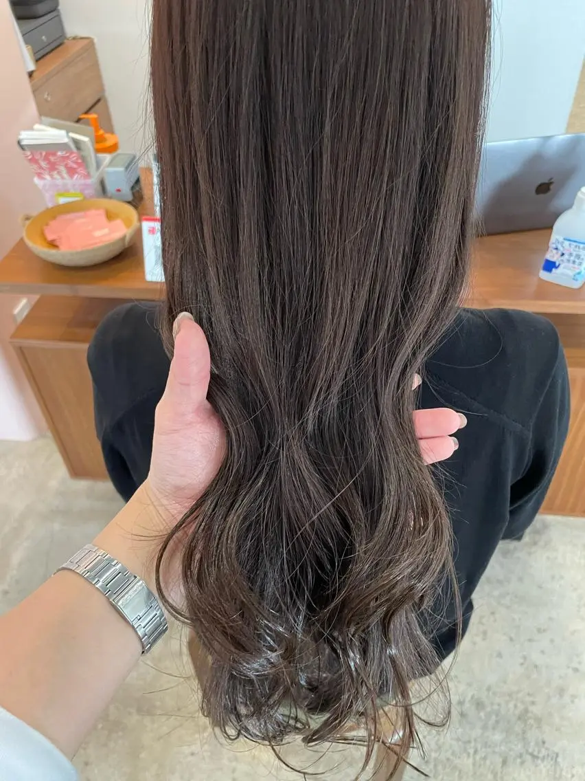 ロング カラー ヘアアレンジ ブリーチ グレージュ ブリーチなしカラー ヘアカラー トリートメント REONA🪽✨薬院 レイヤーカット🫧のヘアスタイル