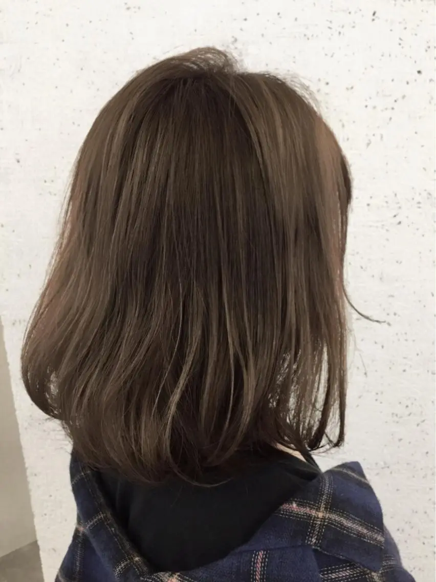 ミディアム カラー ヘアアレンジ アディクシーカラー ハイライトカラー シルバー ハイライト ✨ハイクオリティ✨ 山本香也のヘアスタイル