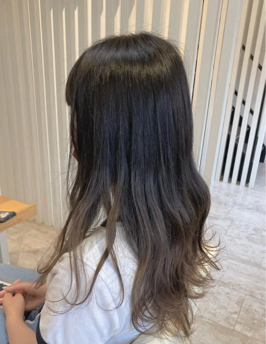 ロング カラー ブリーチ ケアブリーチ 透明感カラー ダブルカラー イヤリングカラー 酸性ストレート/ブリ ーチなしWカラー河本のヘアスタイル