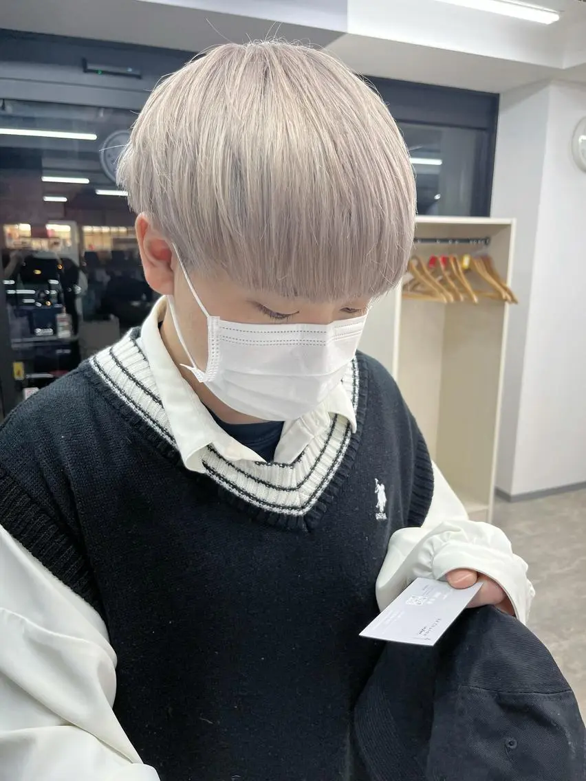 ショート カラー メンズ メンズブリーチ ベージュカラー ブリーチ ホワイトベージュ ヘアカラー (産休中)磯野 風香 ReCharme新保のヘアスタイル