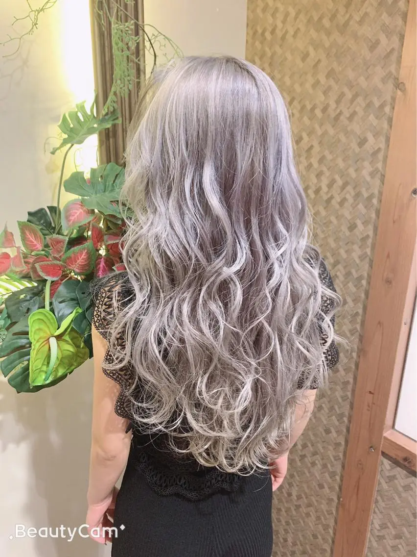 ロング ヘアカラー トリートメント ハイトーン得意😍 Lumiereのヘアスタイル