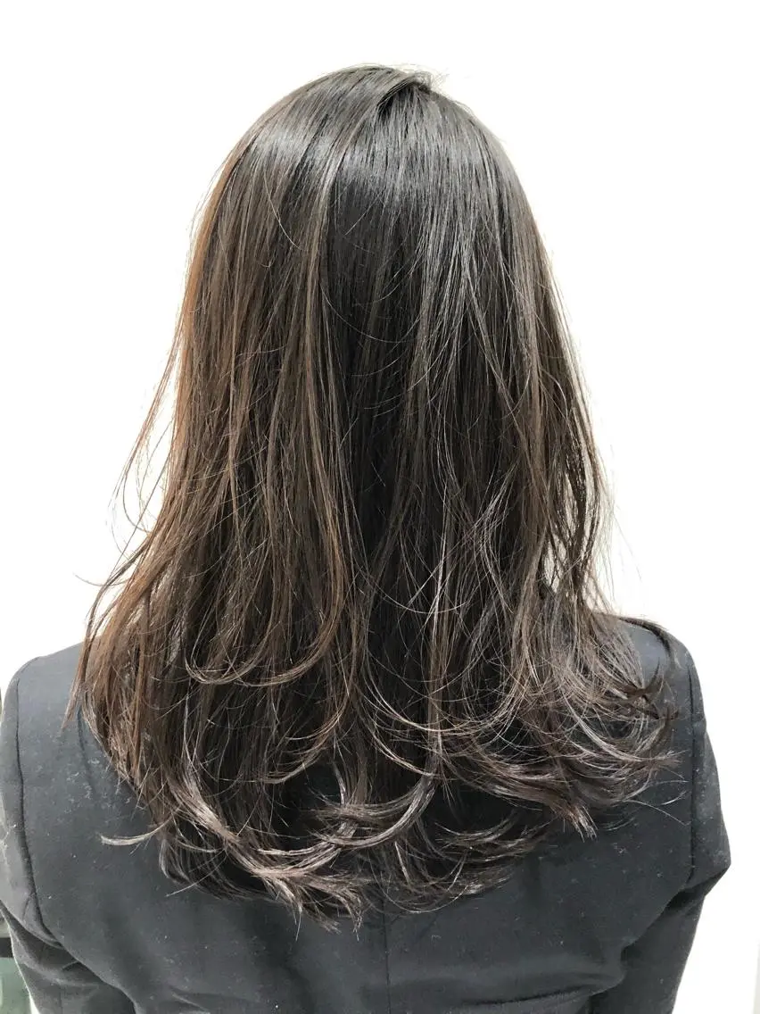 セミロング レイヤーカット 髪質改善 左近研人のヘアスタイル