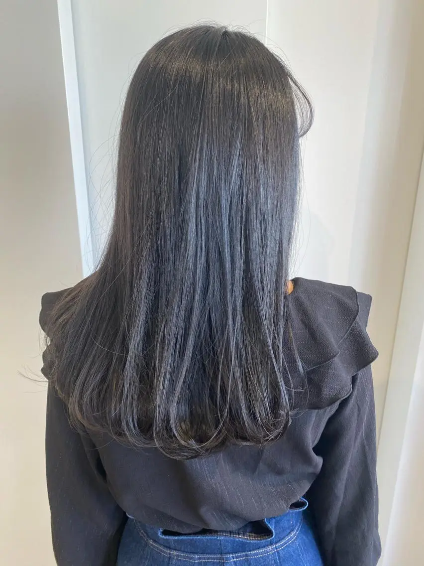 ロング カラー ブルーカラー ブルーグレー ハイライトカラー ハイライト three.大手前 田井 綾乃のヘアスタイル