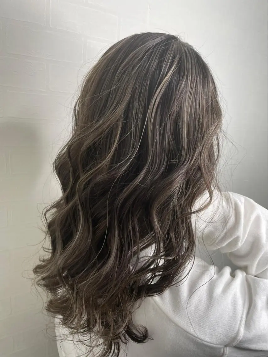 セミロング カラー ブリーチカラー特化 U-topia小島のヘアスタイル