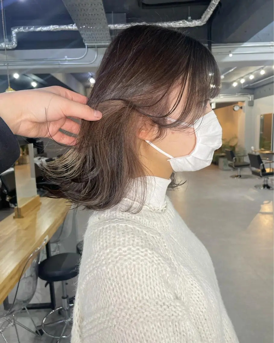 ミディアム カット ヘアカラー 倉辻 香奈子のヘアスタイル