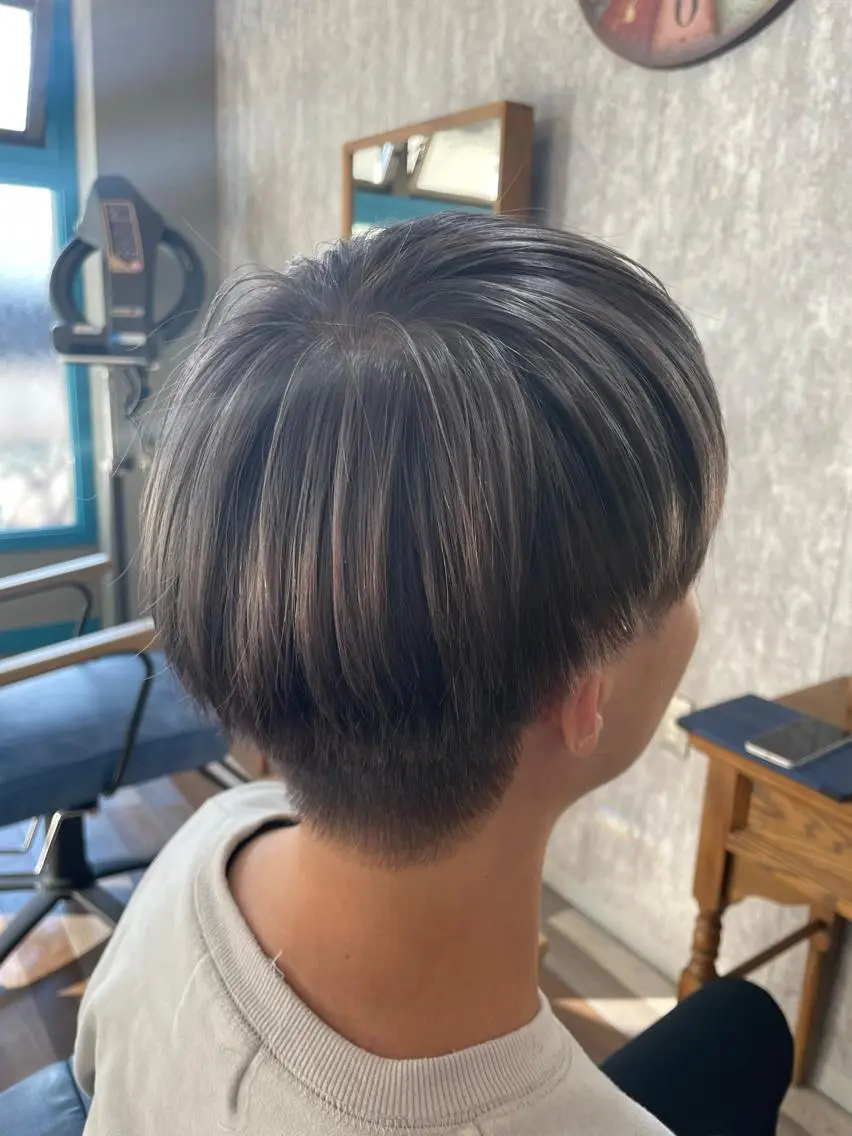 メンズ マッシュ 刈り上げ ヘアカラー トリートメント hairsBerry 豊津店のヘアスタイル