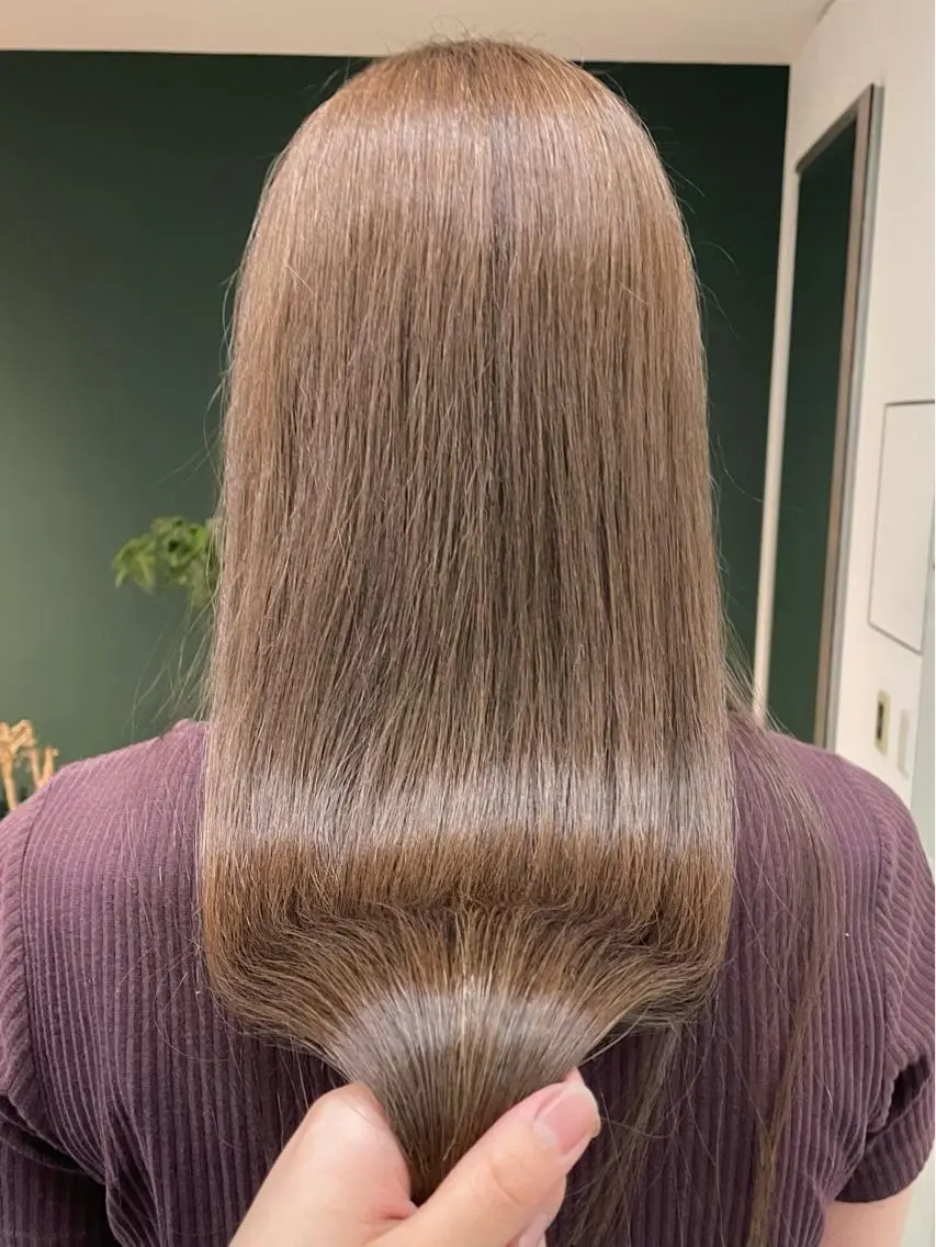 ロング カラー ベージュカラー ブリーチ ブリーチなしカラー ひなた あゆみのヘアスタイル