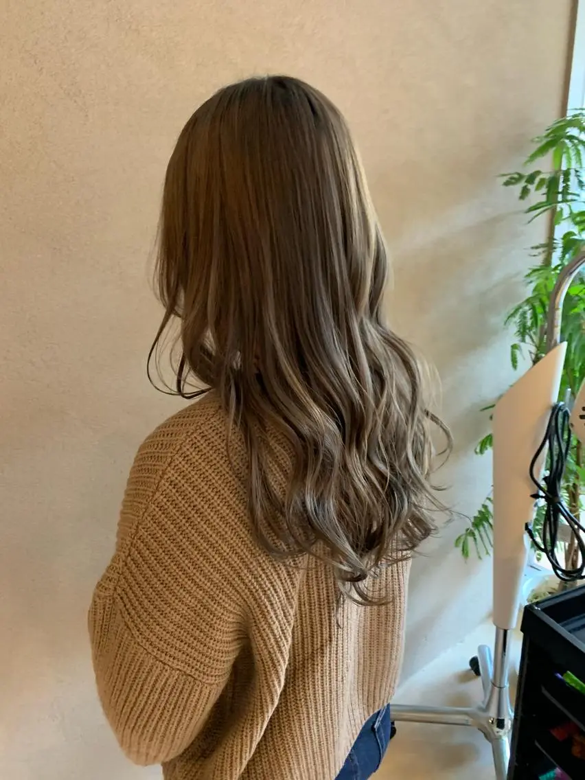 ロング カラー ベージュカラー ブリーチ ケアブリーチ ラベンダーカラー ラベンダーベージュ ヘアカラー PADOU平松 典幸のヘアスタイル
