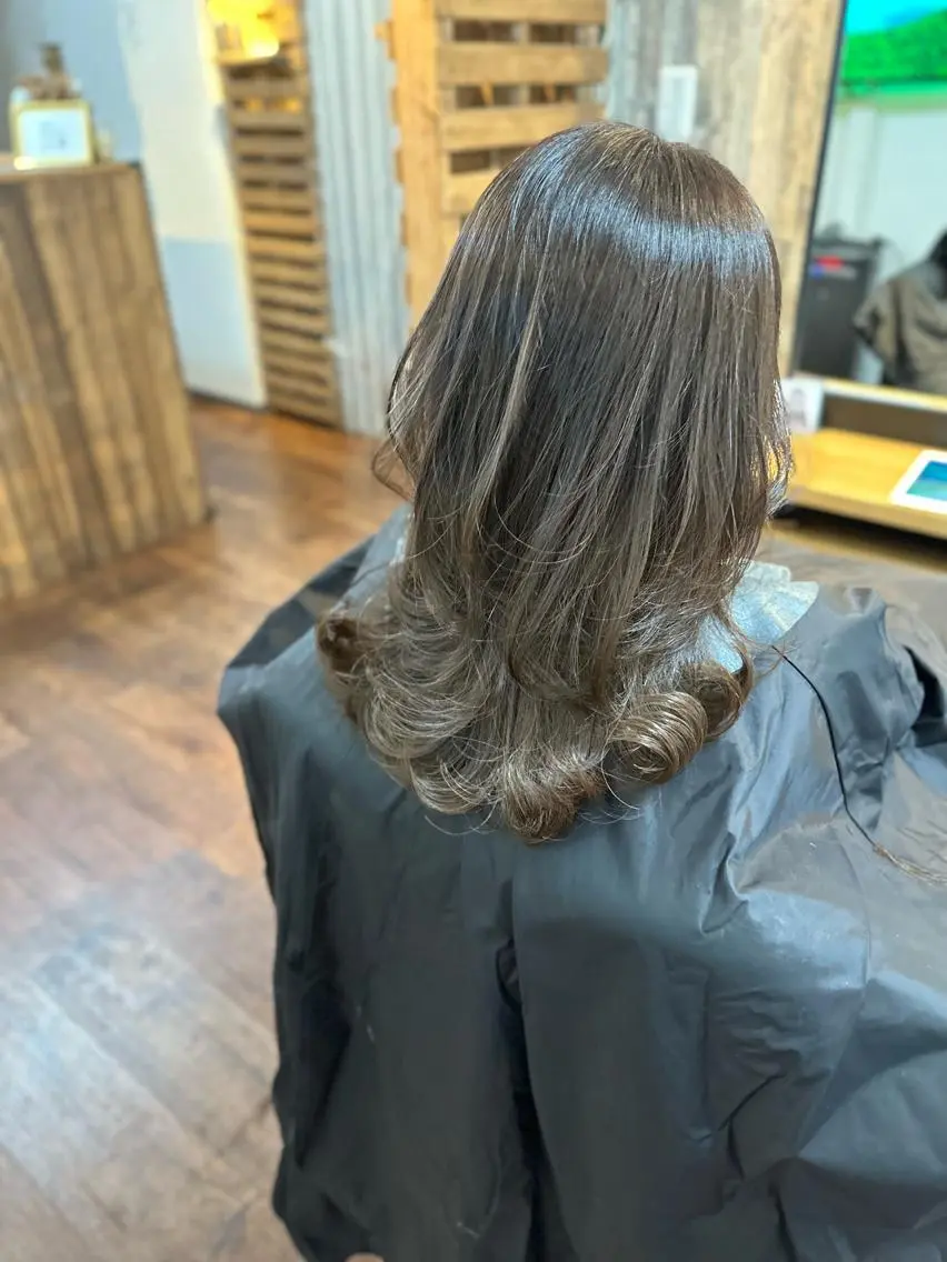セミロング カラー レイヤーカット カット ヘアカラー トリートメント Luzir⭐︎ GEN⭐︎のヘアスタイル