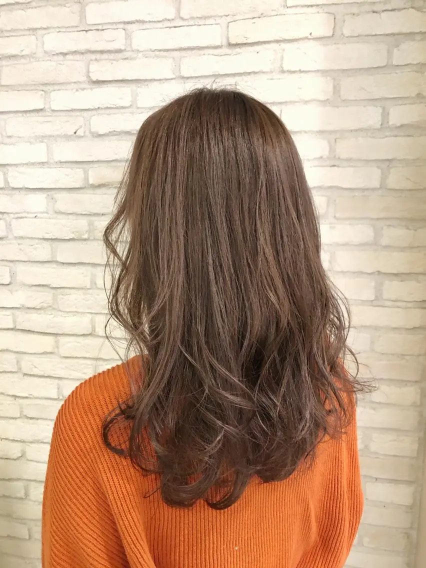 セミロング カラー ベージュカラー ラベンダーカラー ラベンダーベージュ 大平 美沙のヘアスタイル
