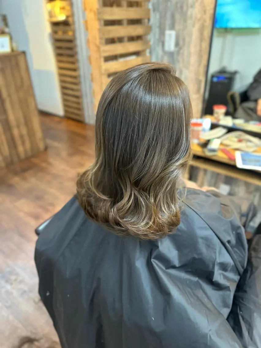 セミロング カラー アッシュ 透明感カラー Luzir⭐︎ GEN⭐︎のヘアスタイル