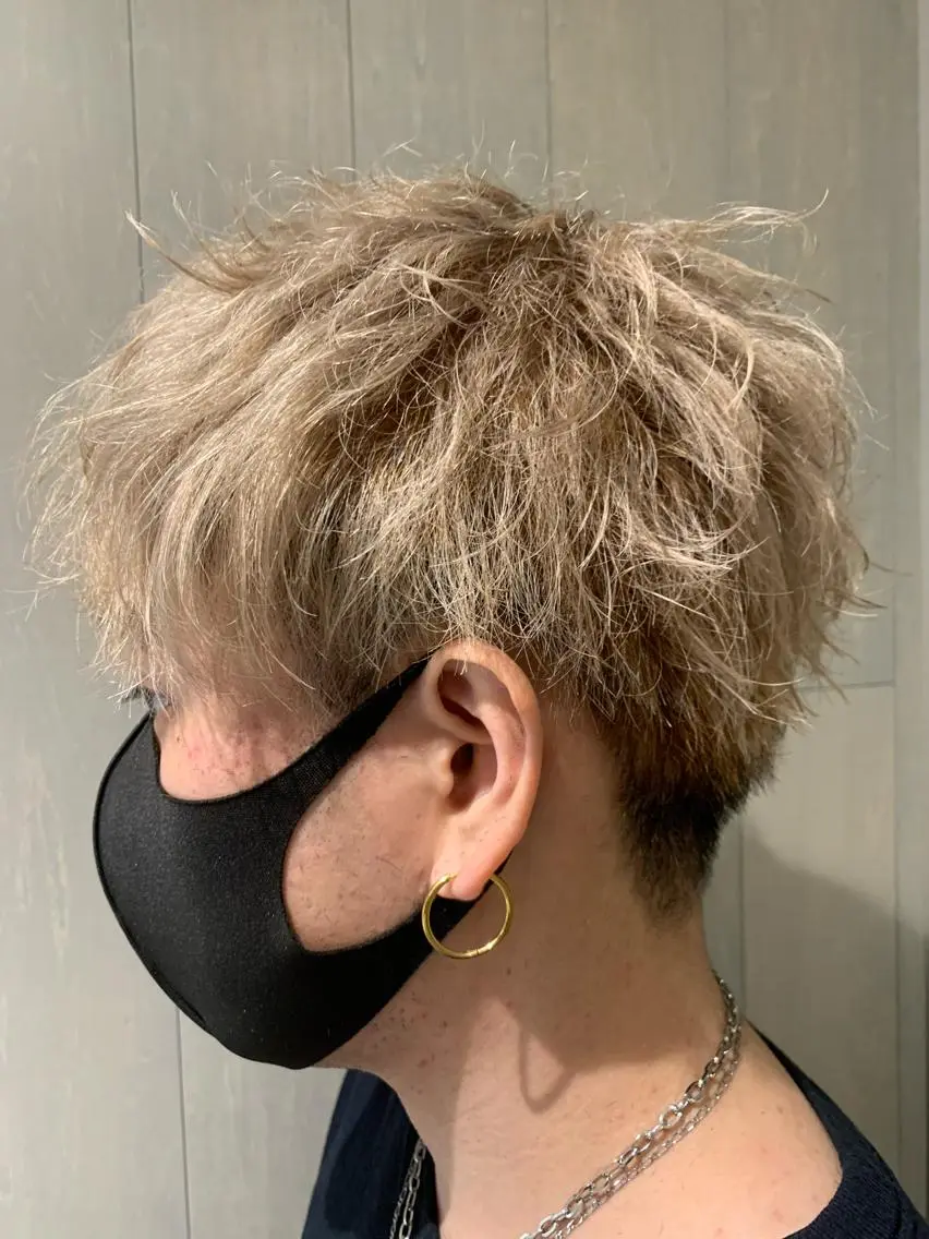 ショート カラー メンズ 糟谷 慈英のヘアスタイル