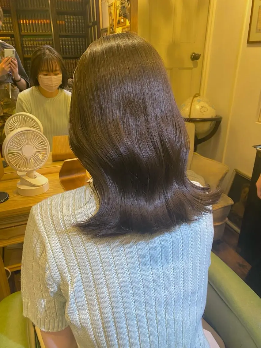 ミディアム カラー AYANO ／レイヤー／オリーブのヘアスタイル
