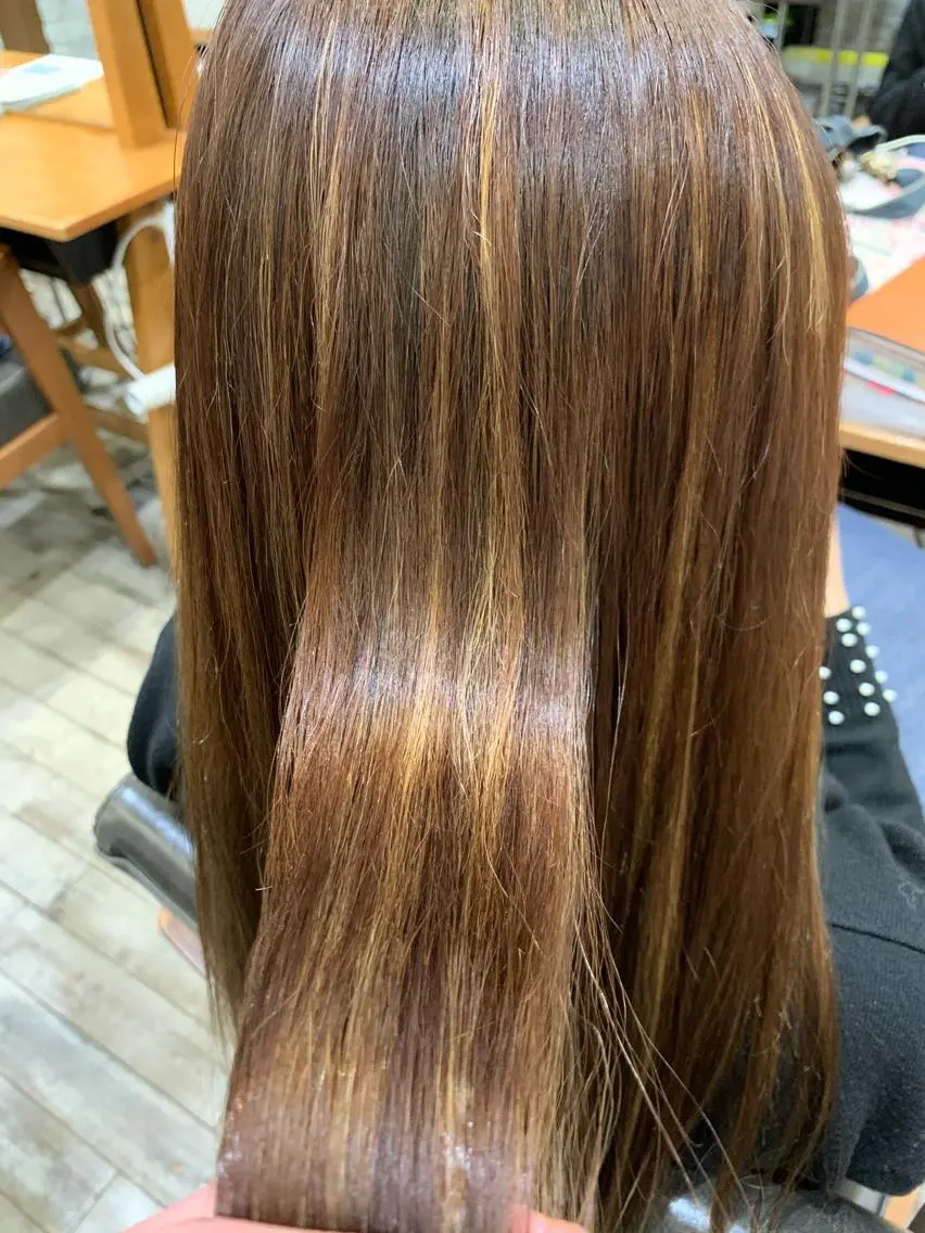 ロング パーマ 酸性ストレート ストレートパーマ 縮毛矯正 トリートメント 大人レイヤー×艶髪 小久保　春暁のヘアスタイル