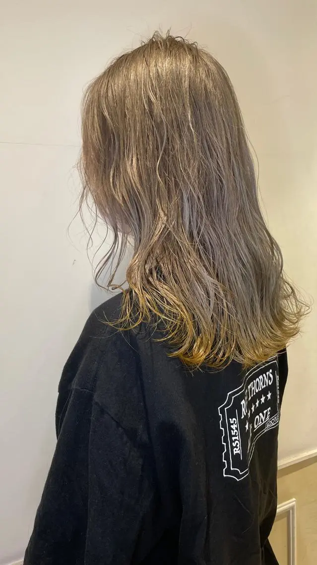 セミロング カラー レイヤー×艶髪特化 マネージャー安藤光司のヘアスタイル