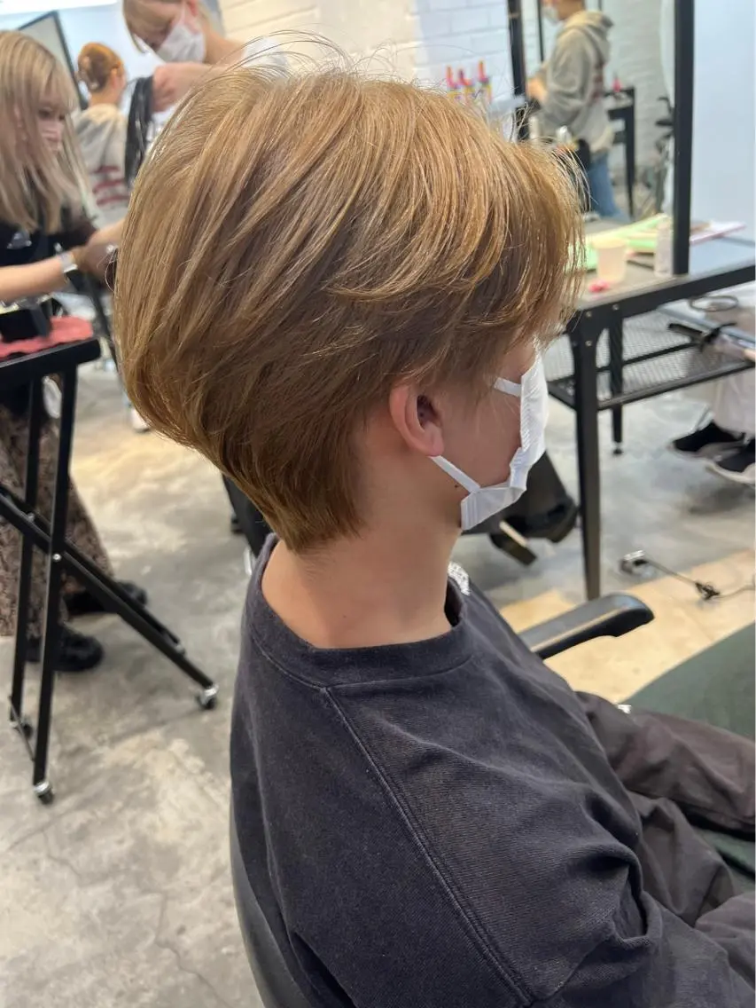 ショート カラー 艶ハイトーン🌈 ユウトのヘアスタイル