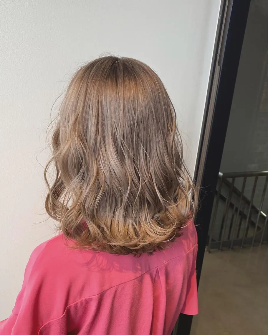 ミディアム カラー ベージュカラー ミルキーベージュ 🌿ガクト 🌿艶髪透明感のヘアスタイル