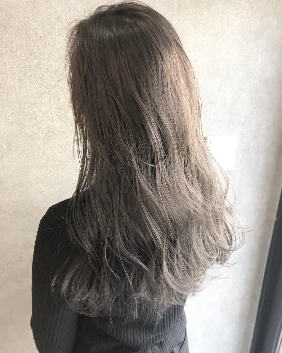 ロング カラー 顔周りレイヤーカット ブリーチminamiのヘアスタイル