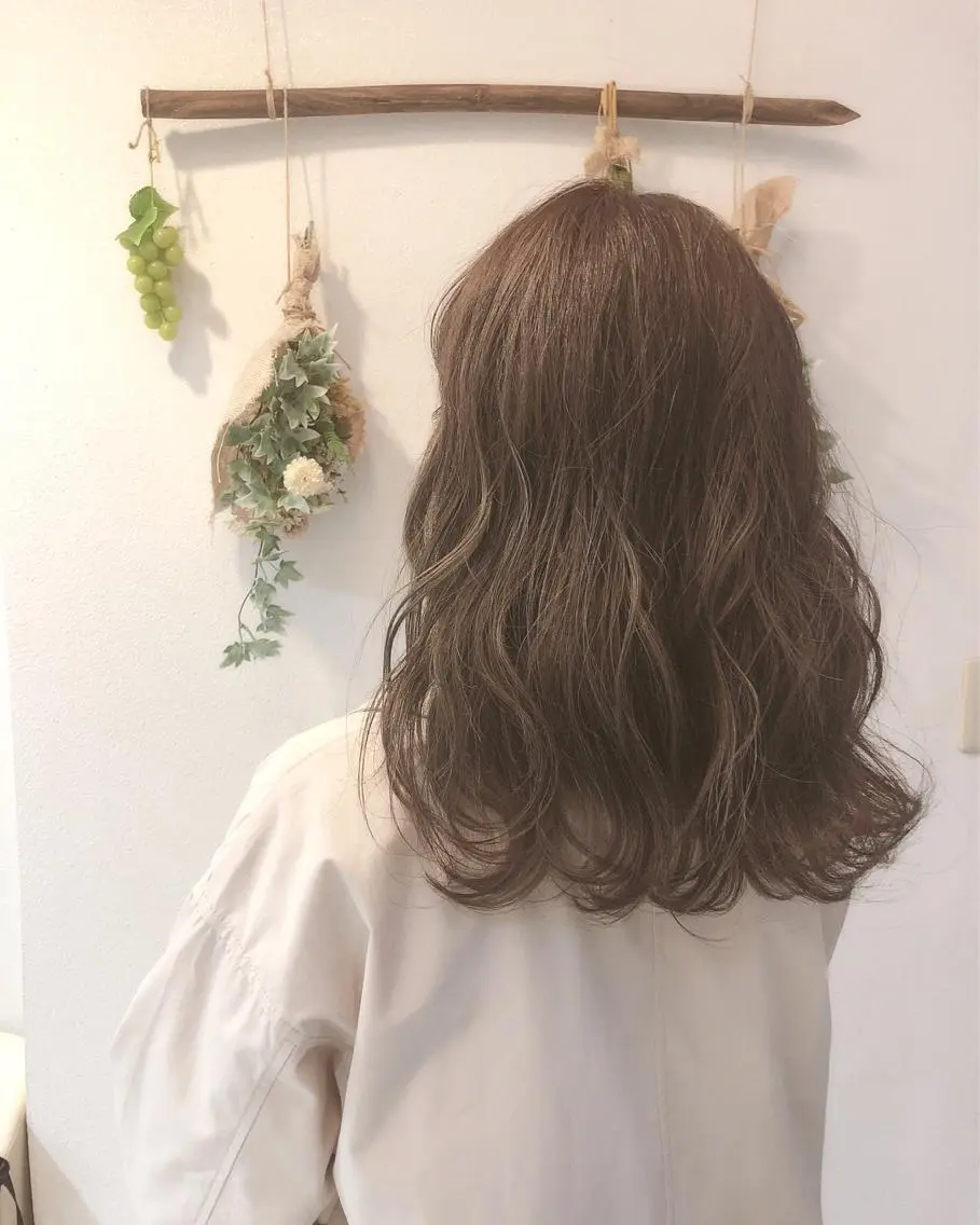 セミロング カラー パーマ カット ヘアカラー パーマ 山口 明日花のヘアスタイル