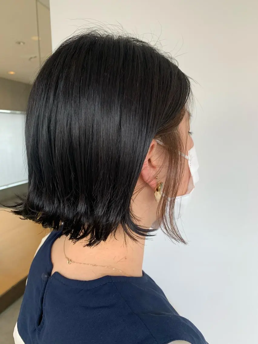 ミディアム アッシュ ボブ 外ハネヘア おせ ちさとのヘアスタイル