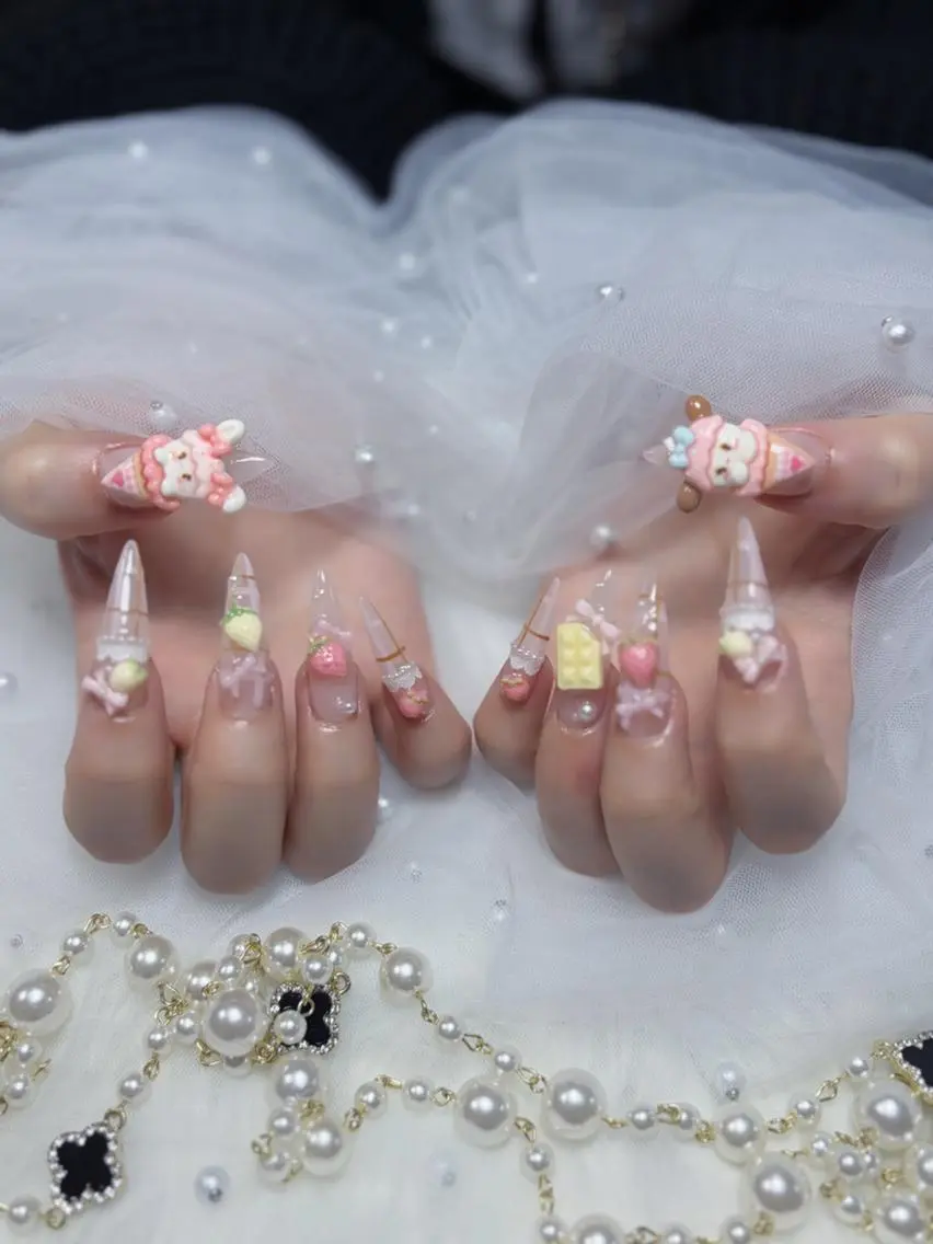 ネイル 長さ出し ジェルネイル ガーリー キラキラネイル 韓国ネイル ハンドネイル Huyn Nail Shinjyukuのネイルデザイン