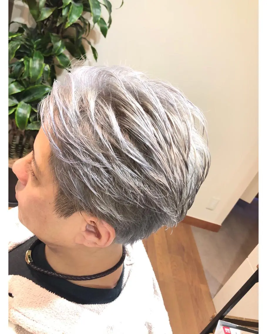 ショート カラー アッシュ ブリーチ シルバー シルバーアッシュ ヘアカラー トリートメント ハイトーン/ブリーチ ルミエール/新栄/栄のヘアスタイル