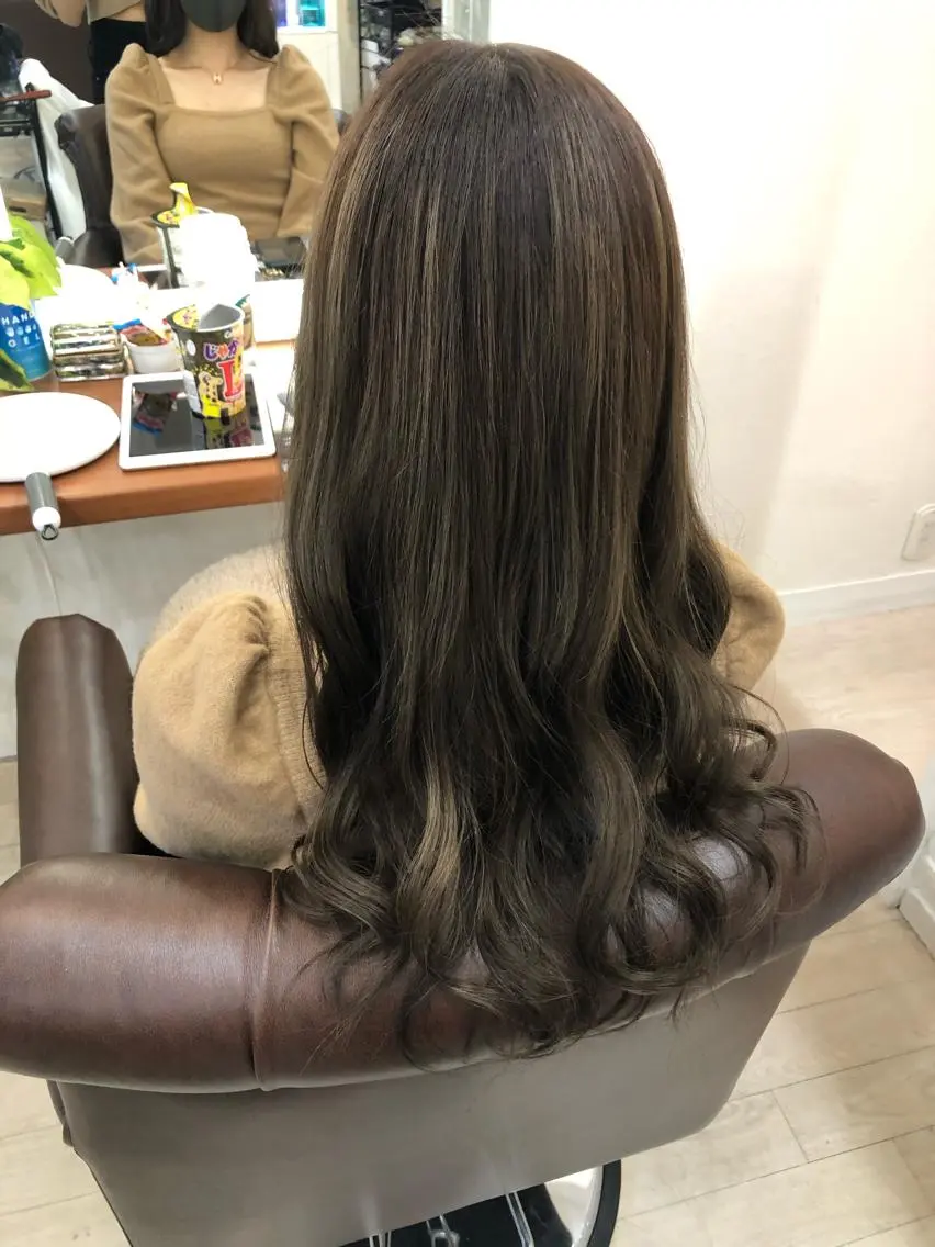 ロング カラー バレイヤージュ グレージュ レイヤーカット Aujua ソムリエ 勝又舞夏のヘアスタイル