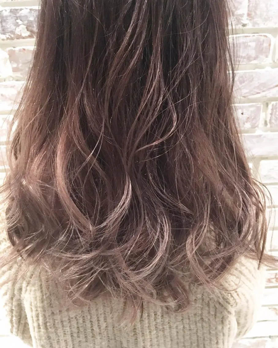 ロング カラー グレージュ 【渋谷で人気】艶髪× 髪質改善/ツヤカラーのヘアスタイル