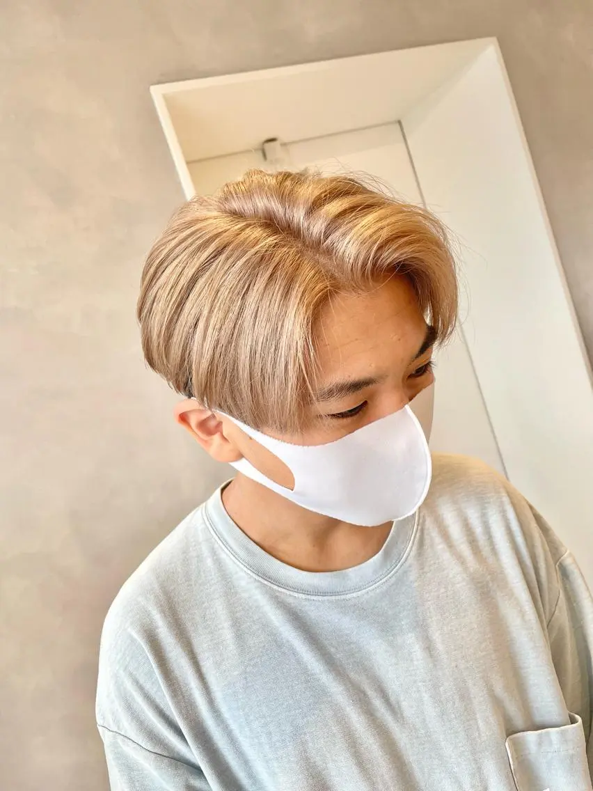 ショート カラー メンズ ベージュカラー ミルクティーベージュ ハイトーン×レイヤー ／遠藤将太のヘアスタイル