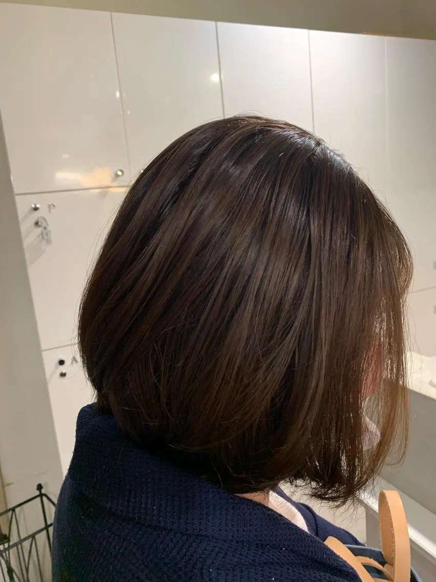 ミディアム カラー グレージュ 似合わせカット 小林愛奈のヘアスタイル