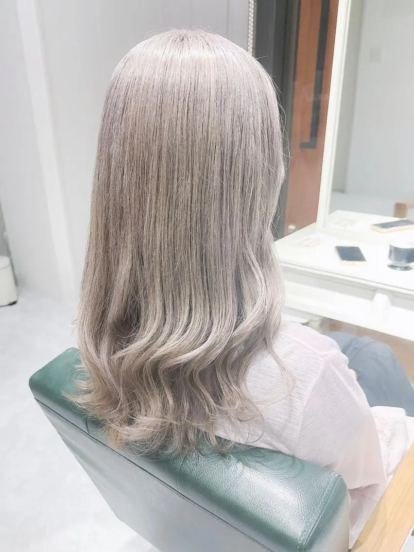 ショート ヘアアレンジ カラー ベージュカラー ハイトーンカラー ホワイトベージュ Days 透明感カラーのヘアスタイル