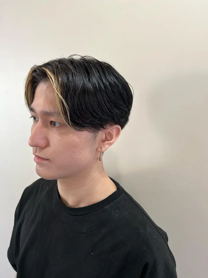 ショート メンズ センターパート カット ヘアカラー トリートメント ヘッドスパ ヘアセット 🫧艶ダブルカラー ブリーチ🫧トモヤのヘアスタイル