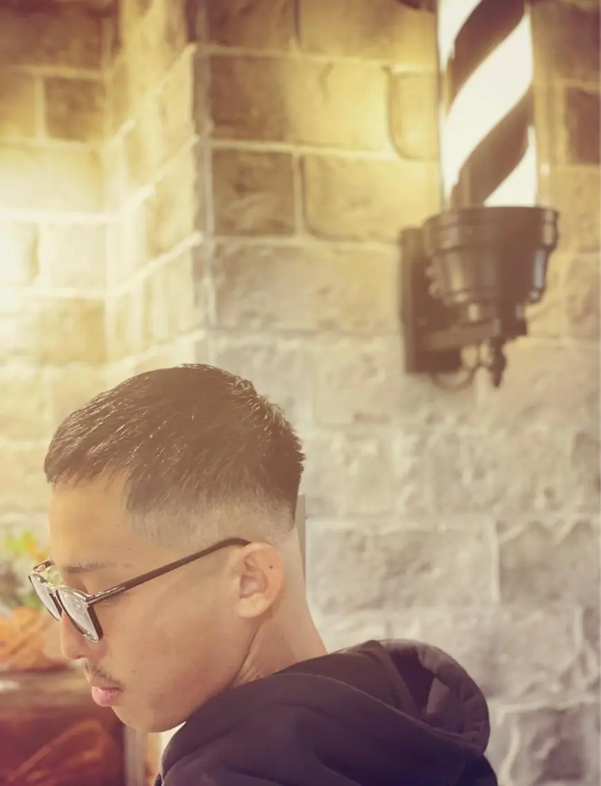 メンズ フェードカット スキンフェード 佐藤 輪喜広のヘアスタイル