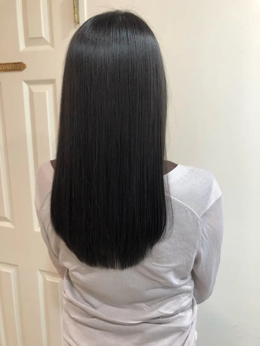 ロング MIOベージュカラー 柔らかいカラーのヘアスタイル