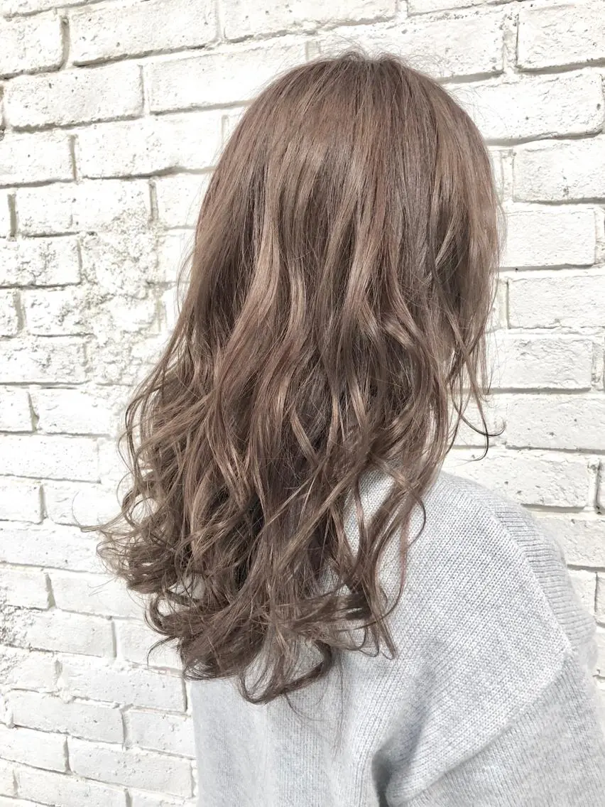 セミロング 外国人風カラー ハイライト レイヤーカット ヘアカラー トリートメント 小澤大輔 YOLO hairのヘアスタイル