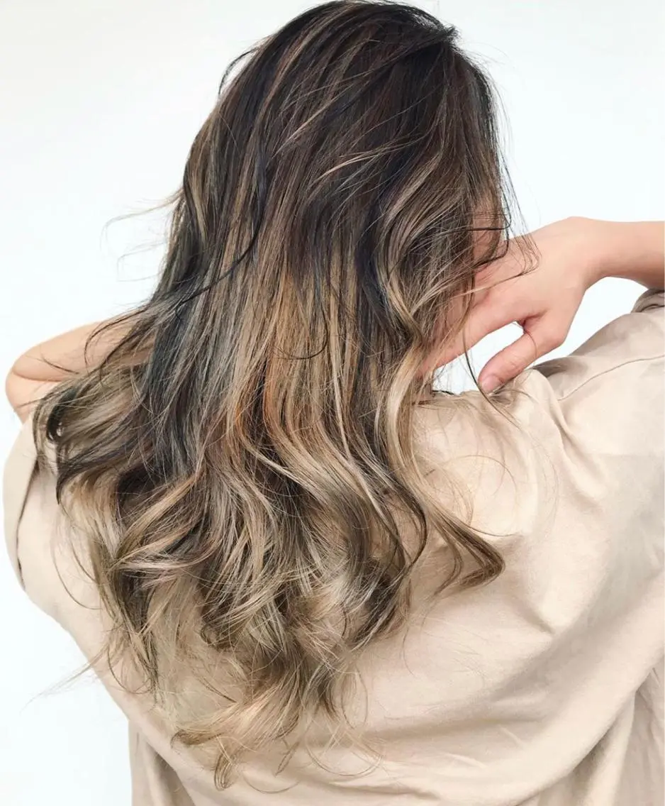 セミロング カラー ハイライトカラー ハイライト デザインカラーウルフ 宙也のヘアスタイル