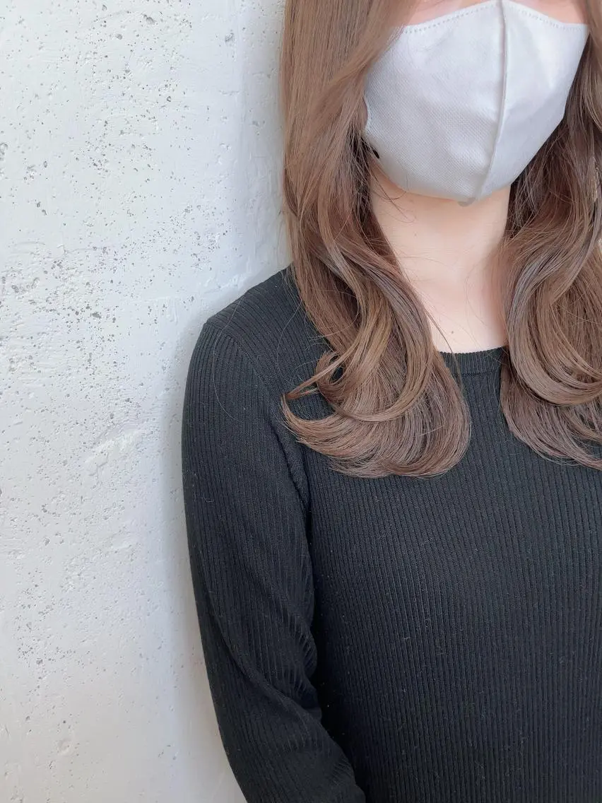 ミディアム カラー 透明感ハイトーン🦄 キラ🌈のヘアスタイル