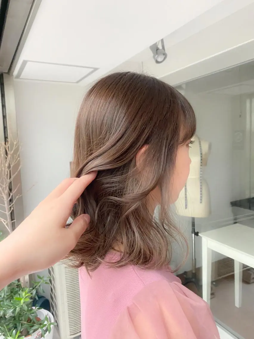 カラー 西本 由香のヘアスタイル