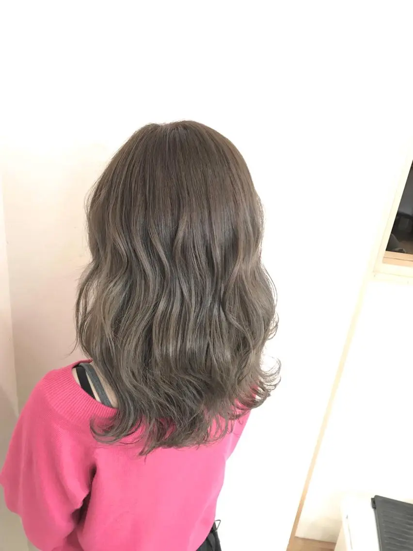 セミロング カラー パーマ ヘアアレンジ メンズ キッズ ネイル マツエク・マツパ ダークグレー ダークグレージュ グレージュ イルミナカラー カット ヘアカラー トリートメント バレイヤージュ/ 髪質改善/渡邉悟🌱のヘアスタイル