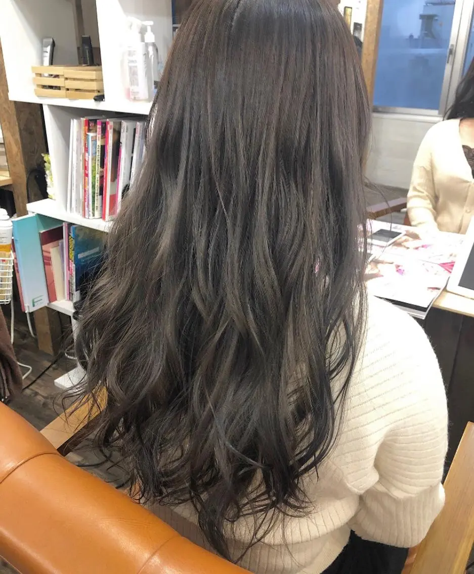 ロング カラー アッシュ カット ヘアカラー 女性リピ90%🍨 🩷佐藤みずきのヘアスタイル