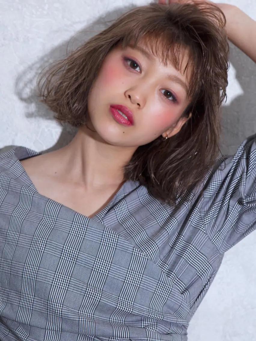 ショート カラー ボブ シースルーバング ショートヘア 外ハネヘア Livingu youのヘアスタイル
