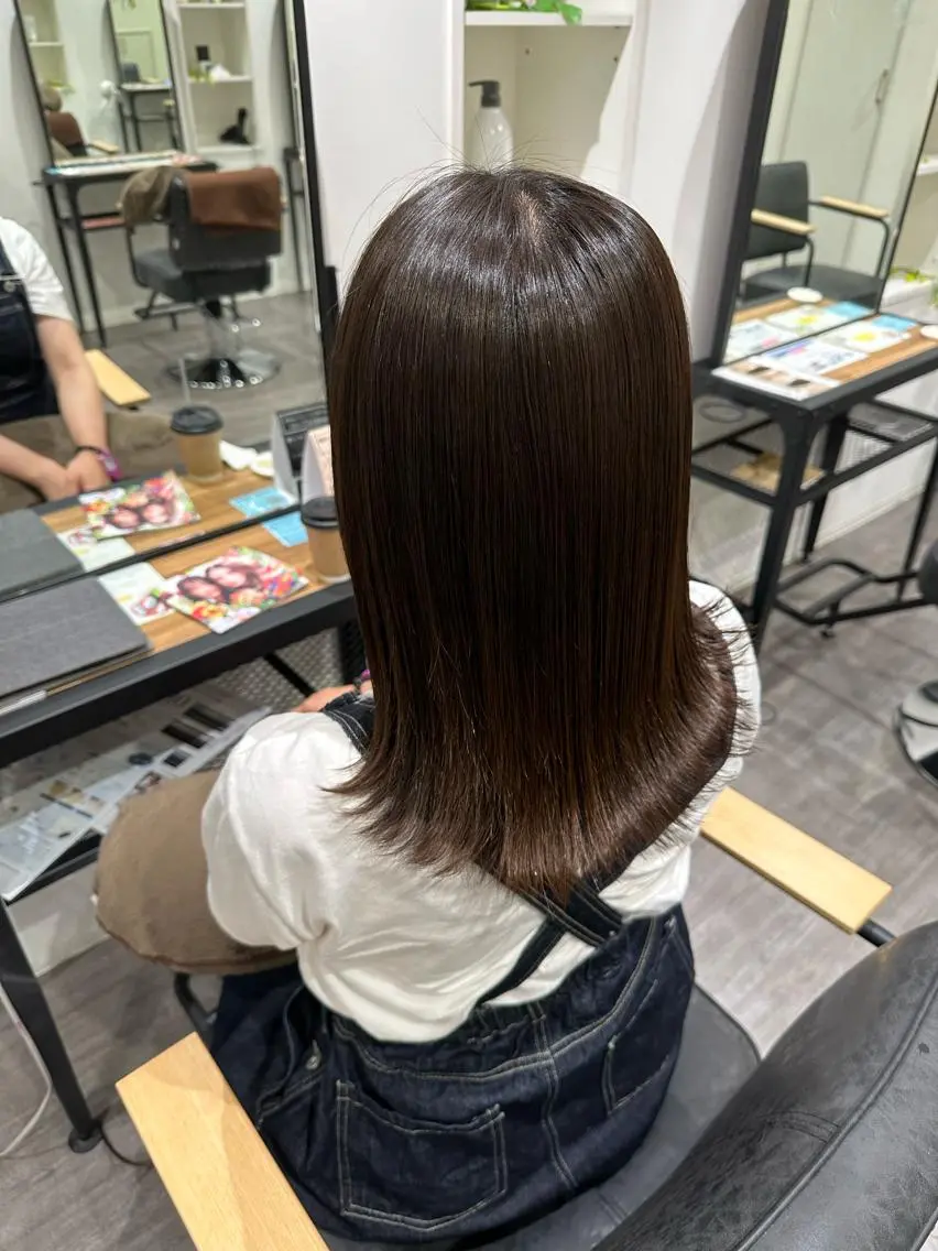 セミロング カラー アッシュ ベージュカラー カット ヘアカラー トリートメント 艶髪レイヤー上田 紗也🇰🇷💗のヘアスタイル