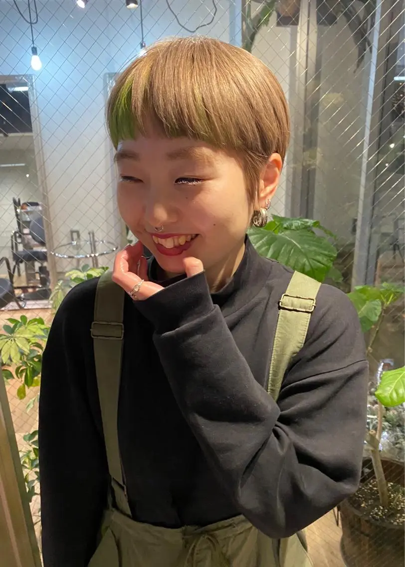 ショート カラー ヘアアレンジ アイブロウ 黒髪 ブリーチ 眉カラー ウルフカット モデル募集中！ミカのヘアスタイル