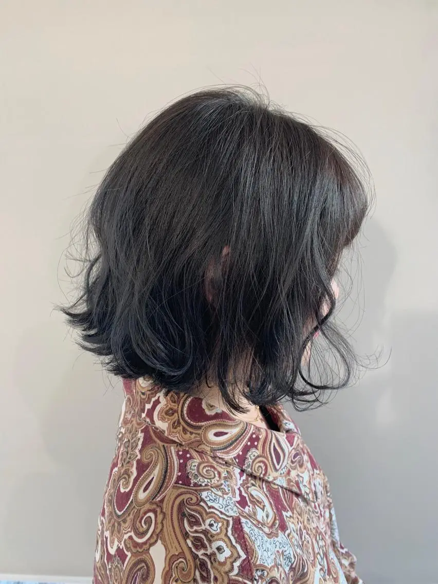 ミディアム カラー パーマ ヘアアレンジ ネイビーカラー ボブ 加藤 綾華のヘアスタイル
