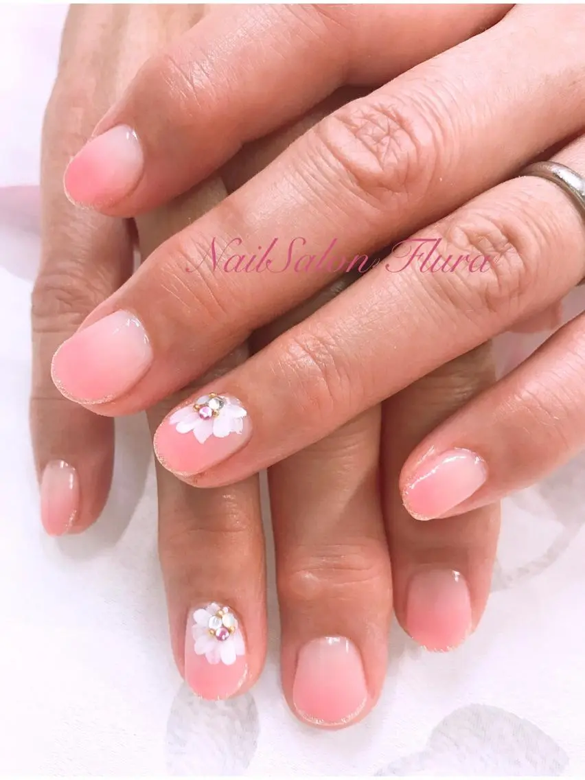 ネイル NailSalon Fluraのネイルデザイン