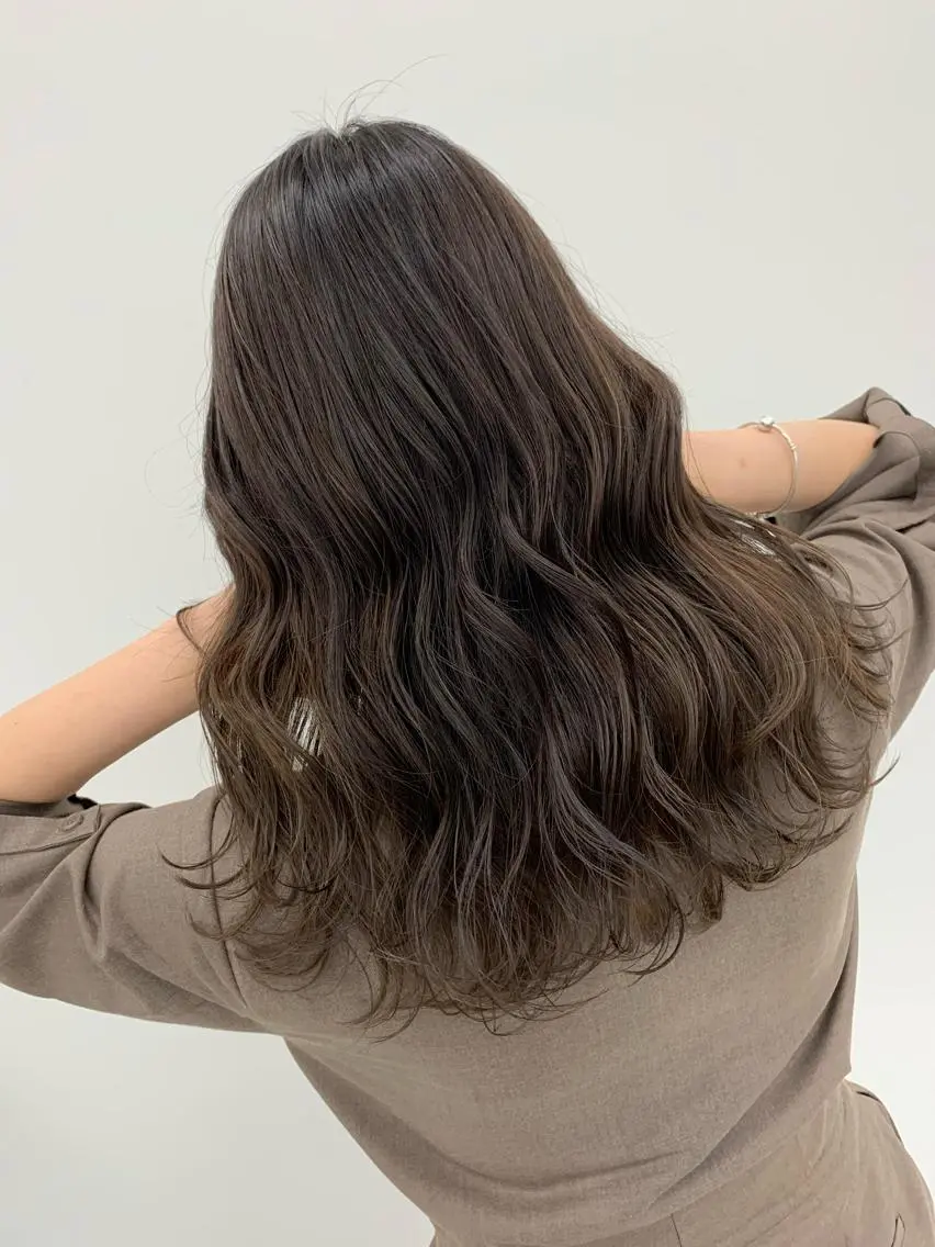 セミロング カット ヘアカラー トリートメント 山田 絵里菜のヘアスタイル
