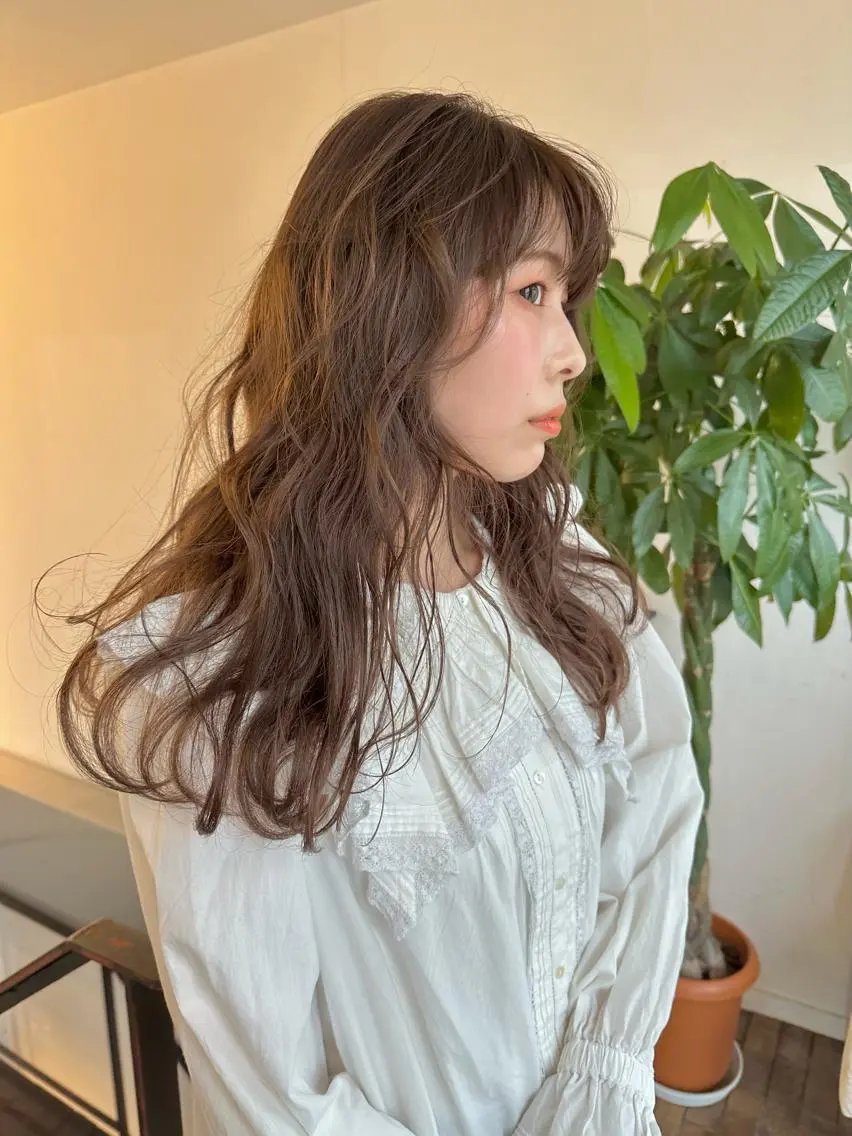 ロング KAORU オリーブカラーのヘアスタイル