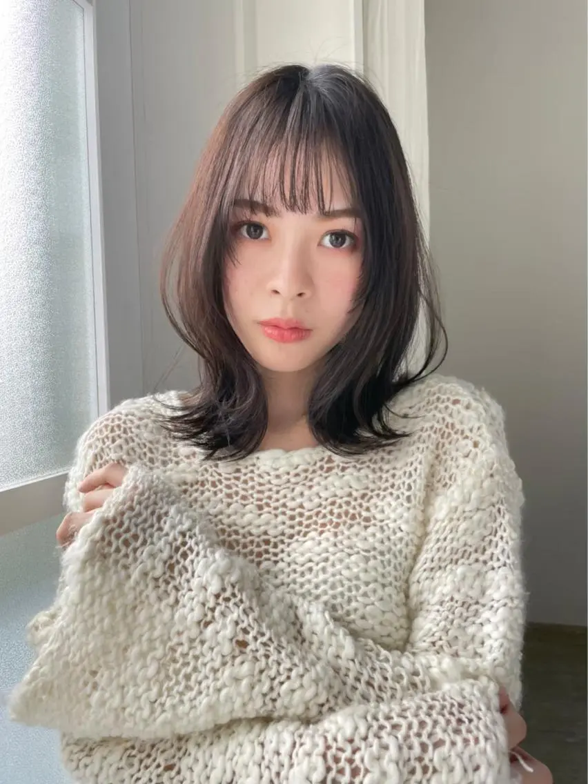 ミディアム カット ヘアカラー トリートメント レイヤーカット 早崎太生のヘアスタイル